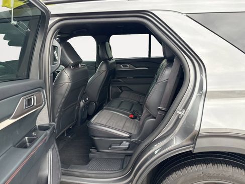 Used 2025 Ford Explorer ST-Line w/ ST-Line Street Pack AWD/4WD image 31
