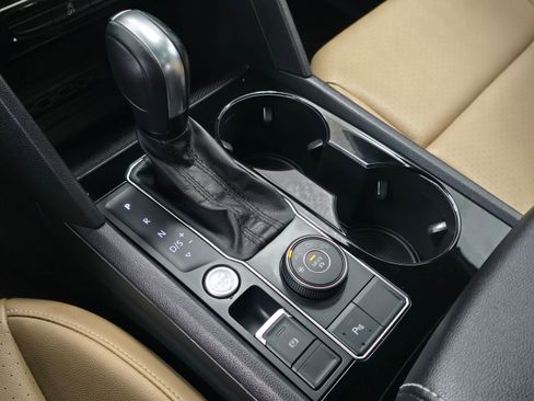 Used 2020 Volkswagen Atlas Cross Sport SEL image 16