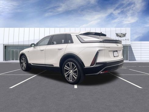 Certified 2024 Cadillac Lyriq Luxury AWD/4WD image 6