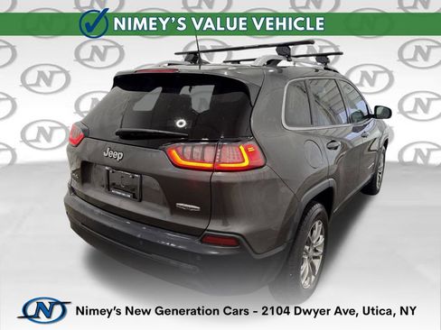 Used 2019 Jeep Cherokee Latitude Plus w/ Cold Weather Group AWD/4WD image 2