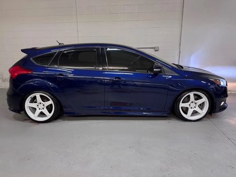 Used 2017 Ford Focus ST FWD image 2
