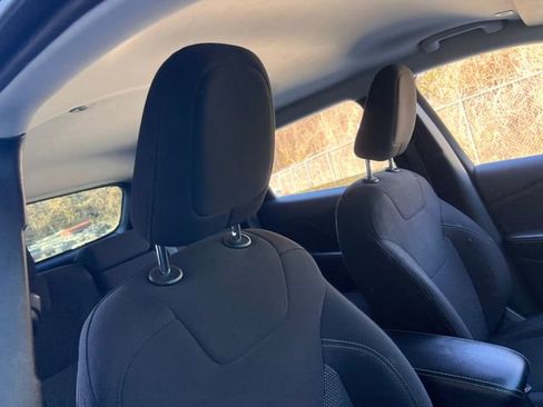 Used 2019 Jeep Cherokee Latitude w/ Popular Appearance Group image 30