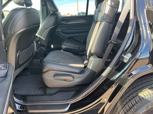 New 2025 Jeep Grand Cherokee L Altitude image 18