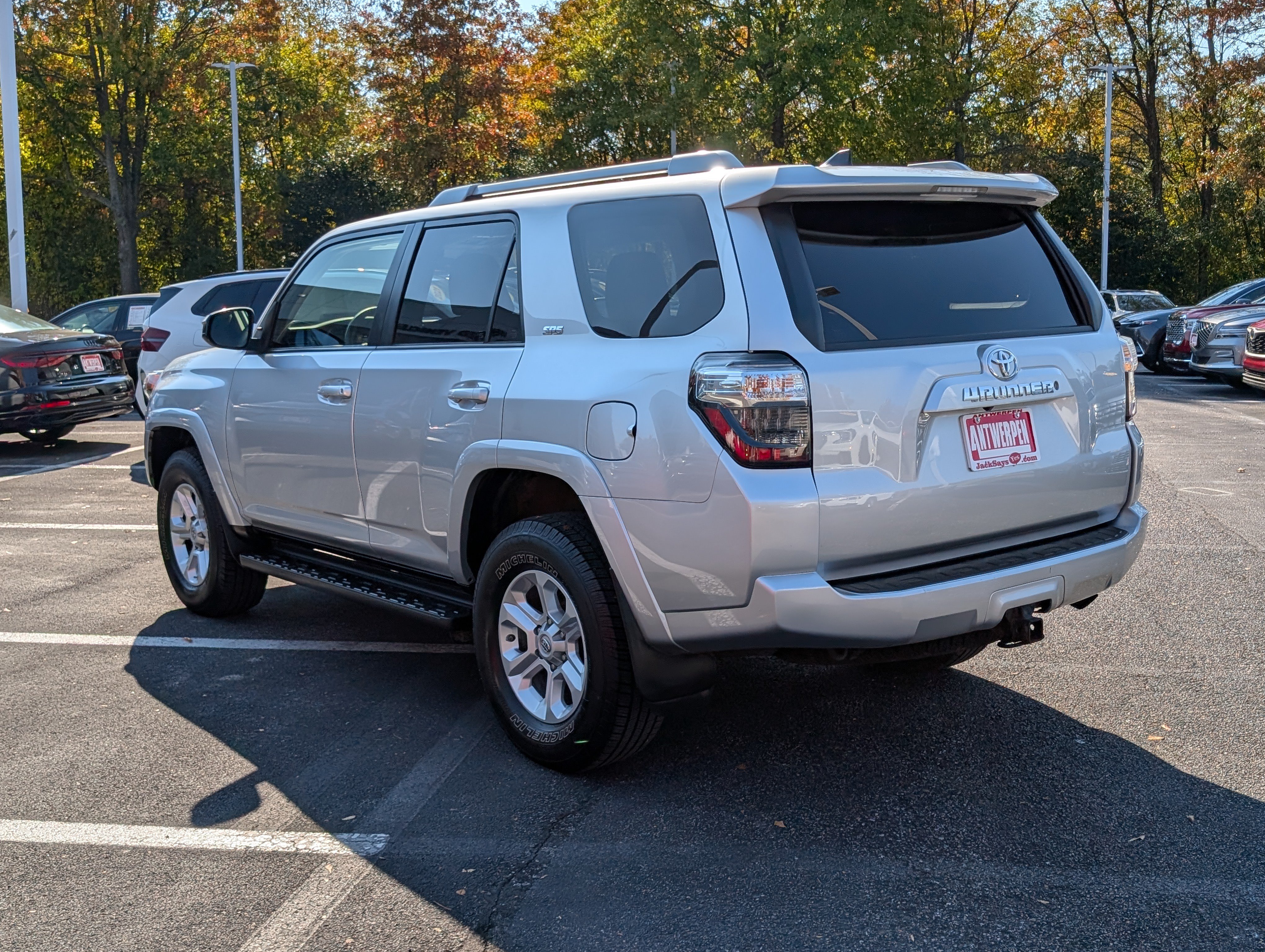 Used 2018 Toyota 4Runner SR5 AWD/4WD image 5