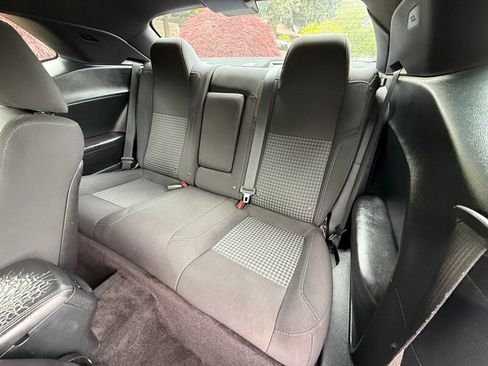 Used 2018 Dodge Challenger SXT RWD image 9