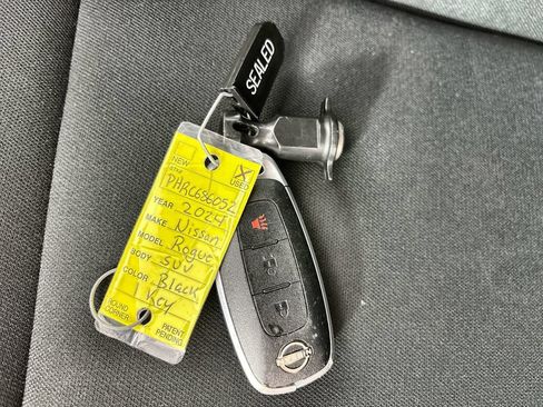 Used 2024 Nissan Rogue S AWD/4WD image 26