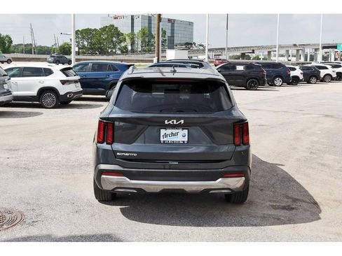 Used 2024 Kia Sorento S w/ Panoramic Sunroof Package FWD image 6