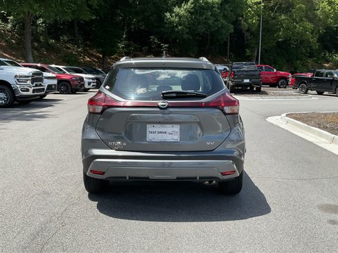 Used 2024 Nissan Kicks SV FWD image 4