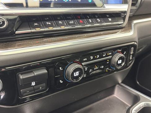 Used 2022 Chevrolet Silverado 1500 LT Trail Boss w/ LT Trail Boss Premium Package AWD/4WD image 21