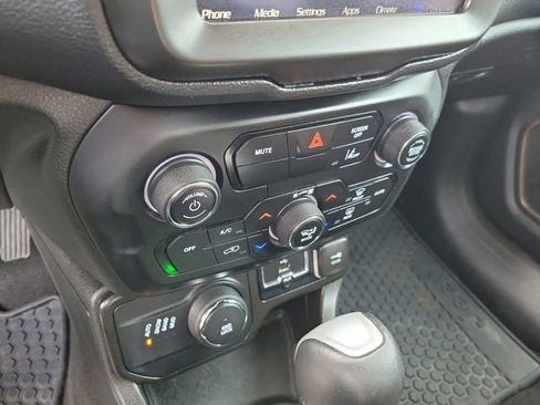 Used 2023 Jeep Renegade Latitude image 23