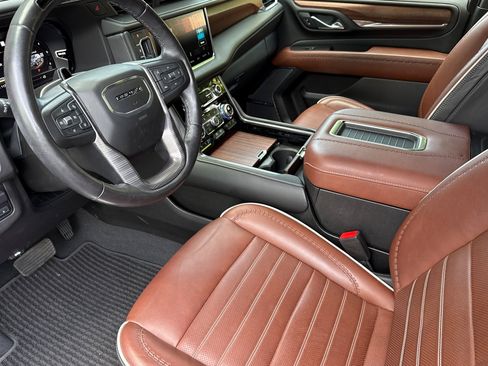 Used 2023 GMC Yukon XL Denali Ultimate AWD/4WD image 11