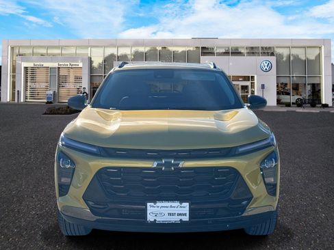 Used 2024 Chevrolet Trax ACTIV w/ Sunroof Package image 2