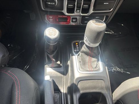 Used 2020 Jeep Wrangler Unlimited Rubicon AWD/4WD image 12