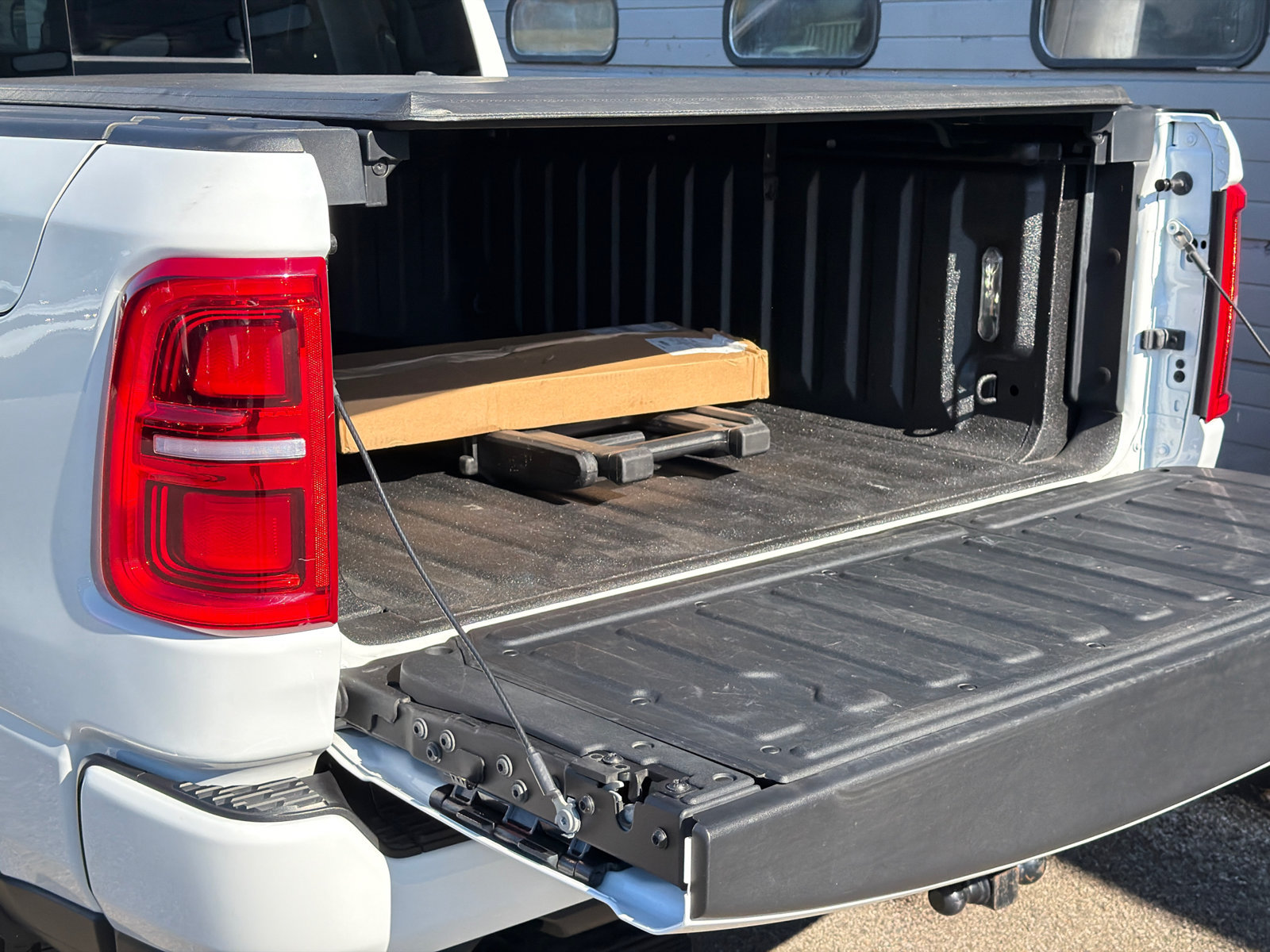 Used 2025 RAM 1500 Limited AWD/4WD image 9