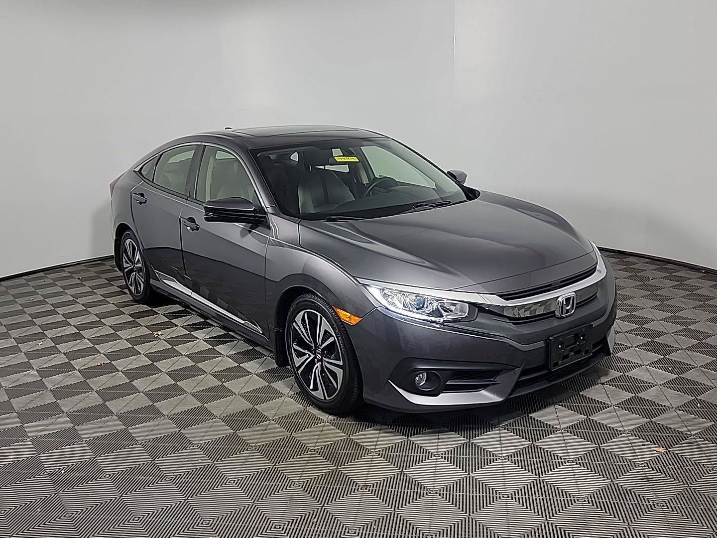 Certified 2018 Honda Civic EX-T image 1