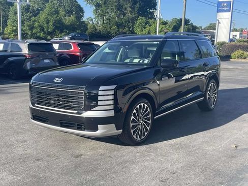 Used 2026 Hyundai Palisade Calligraphy FWD image 3
