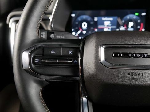Used 2023 GMC Canyon Denali w/ Denali Black Edition AWD/4WD image 19