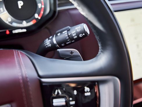 Used 2025 Land Rover Range Rover SE image 56