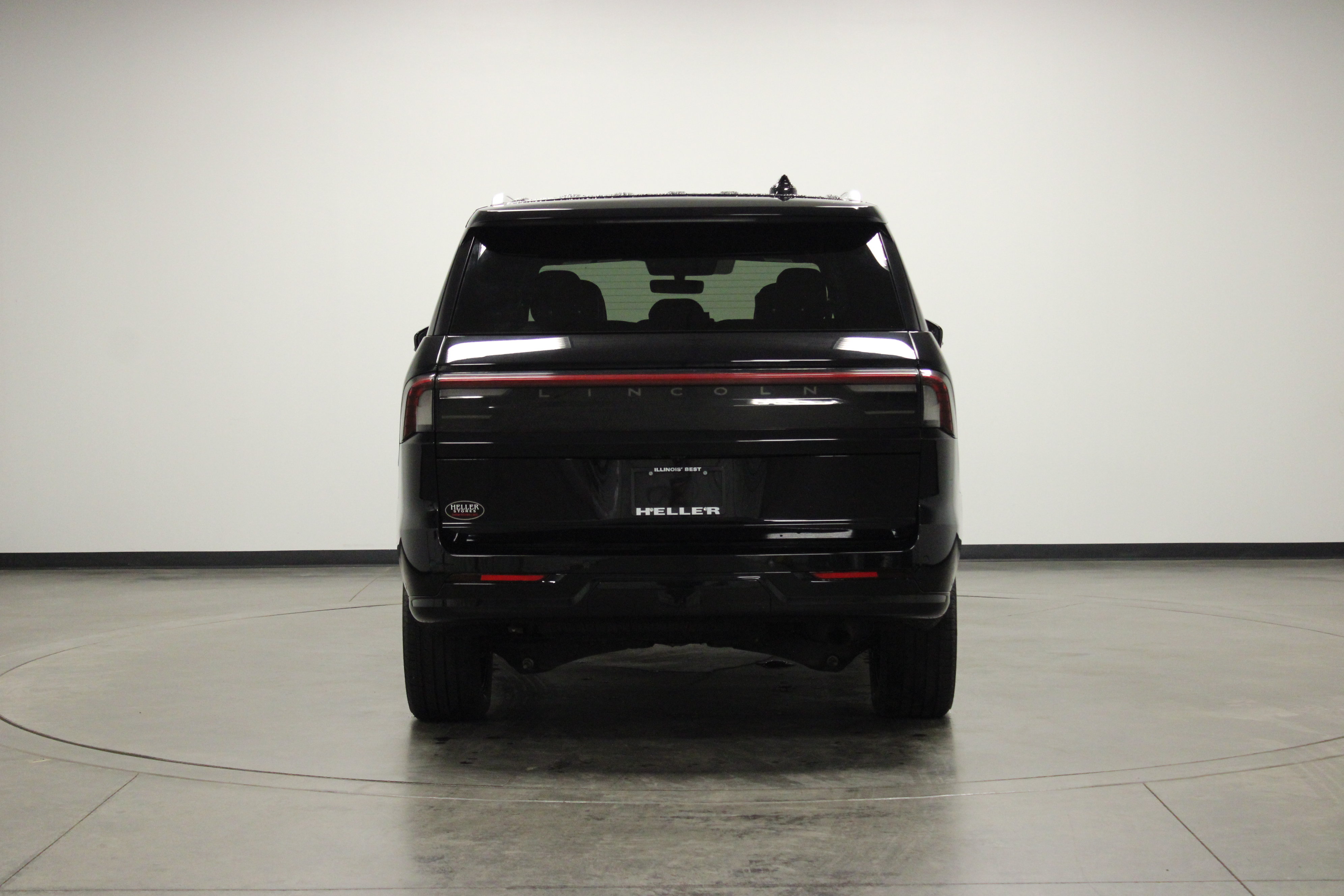 Used 2025 Lincoln Navigator Reserve AWD/4WD image 7