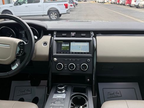 Used 2019 Land Rover Discovery SE image 28