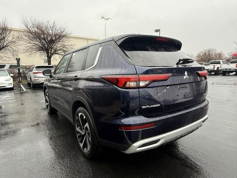 Used 2025 Mitsubishi Outlander SE image 6