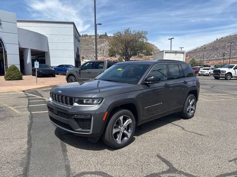 New 2026 Jeep Grand Cherokee Limited w/ Trailer Tow Package AWD/4WD image 2