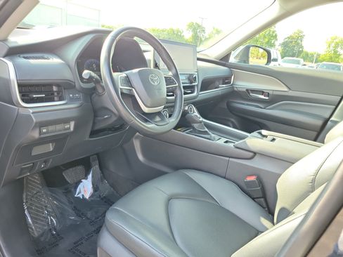 Used 2024 Toyota Grand Highlander AWD image 19