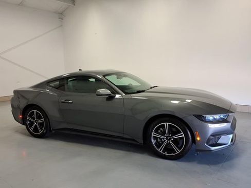 Used 2025 Ford Mustang Coupe RWD image 2