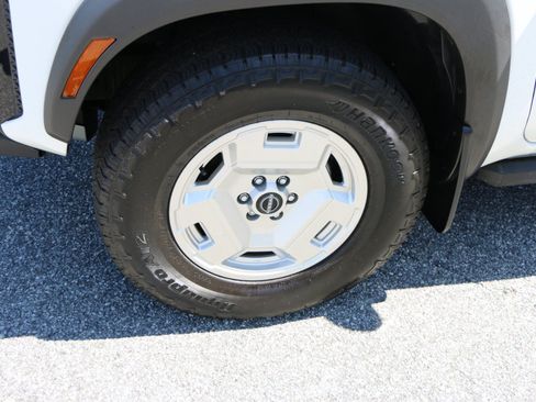 Used 2024 Nissan Frontier SV w/ Hardbody Edition AWD/4WD image 13
