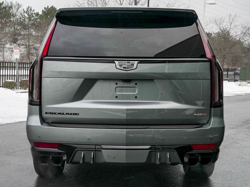 Used 2023 Cadillac Escalade V w/ LPO, ONYX Package image 5