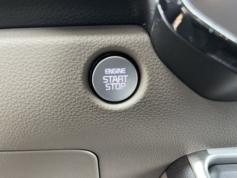 New 2026 Kia Carnival LXS image 16