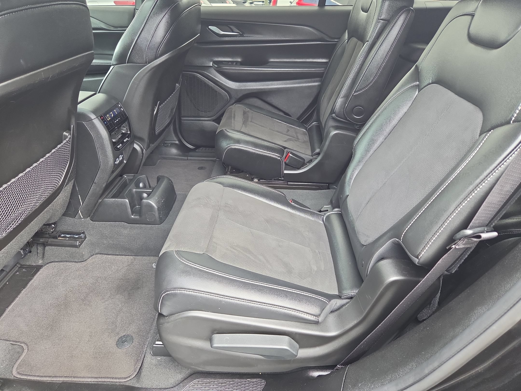 Used 2024 Jeep Grand Cherokee L Altitude RWD image 23