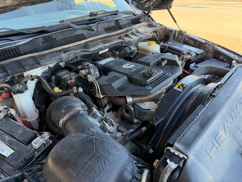 Used 2018 RAM 2500 Tradesman w/ Chrome Appearance Group image 18