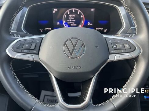 Used 2023 Volkswagen Tiguan SE w/ Panoramic Sunroof Package FWD image 19