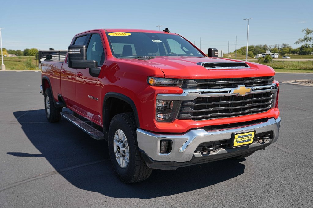 Used 2025 Chevrolet Silverado 2500 LT w/ Convenience Package AWD/4WD image 5