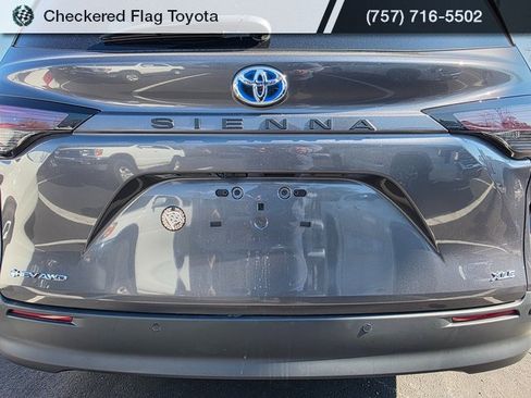 Used 2025 Toyota Sienna XLE w/ XLE Plus Package image 7