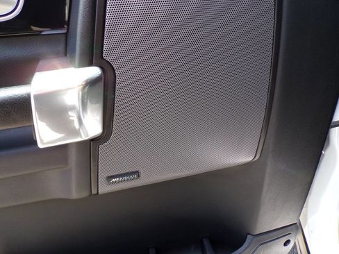 Used 2016 Land Rover LR4 HSE image 31