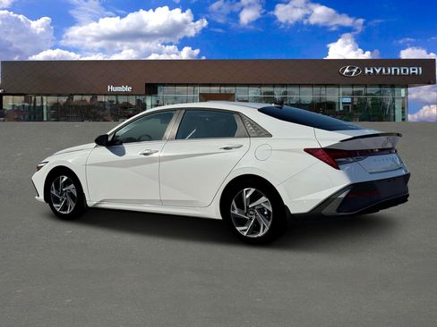 New 2025 Hyundai Elantra SEL FWD image 4