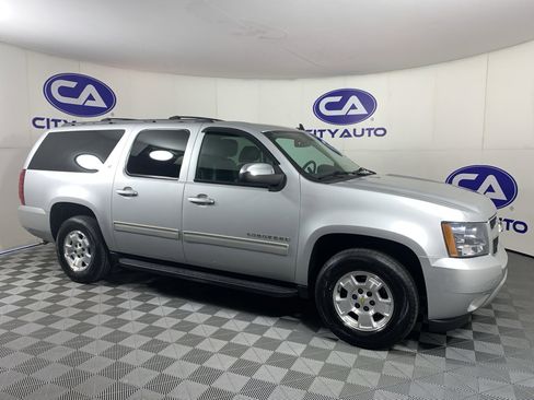 Used 2013 Chevrolet Suburban LT image 1