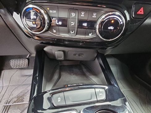 Used 2025 Chevrolet Trax ACTIV w/ Sunroof Package FWD image 20