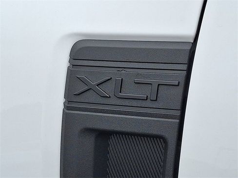 New 2025 Ford Maverick XLT w/ XLT Luxury Package image 13