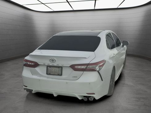 Used 2018 Toyota Camry XSE image 8