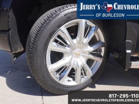 Used 2025 Chevrolet Silverado 1500 High Country w/ High Country Premium Package AWD/4WD image 12