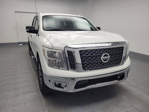 Used 2018 Nissan Titan SV w/ SV Convenience Package image 14