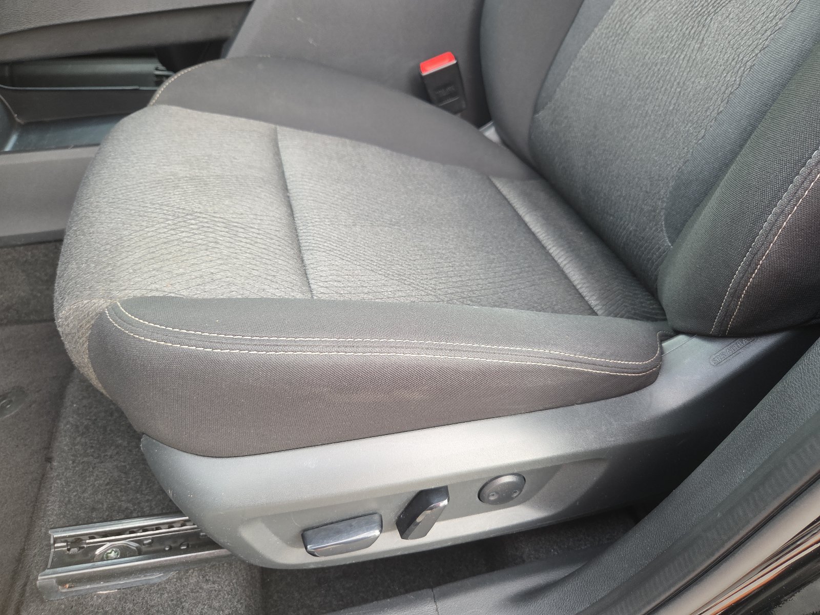Used 2025 Nissan Rogue SV AWD/4WD image 14