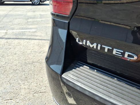 Used 2020 Ford Expedition Limited w/ Equipment Group 302A AWD/4WD image 14