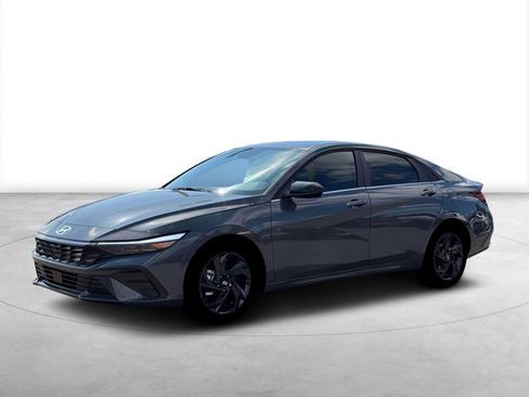 New 2026 Hyundai Elantra SEL Sport Premium FWD image 2