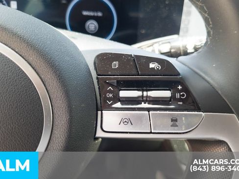 Certified 2025 Hyundai Elantra Limited FWD image 11