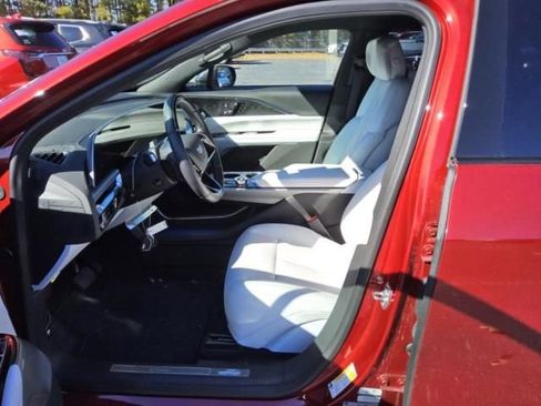 Used 2024 Cadillac Lyriq Sport RWD image 6