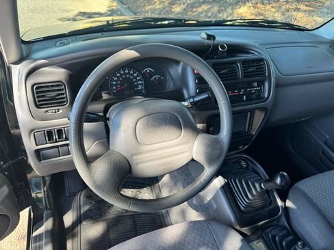 Used 2002 Chevrolet Tracker 4WD Convertible image 11